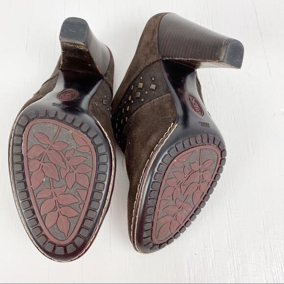 Sofft Suede Mule Size 9 M Brown Metal Studs - Picture 9 of 11